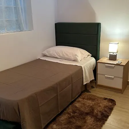 Nyaraló Copernico Casa Vacanze, Vicino Al Centro Di