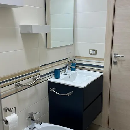 Nyaraló Copernico Casa Vacanze, Vicino Al Centro Di *